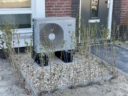 Wärmepumpe im Aussenbereich.