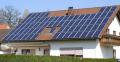 Hausdach mit Kollektoren einer Solaranlage